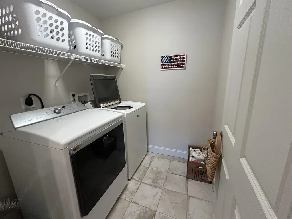 32 Apple Way Epping NH 03042