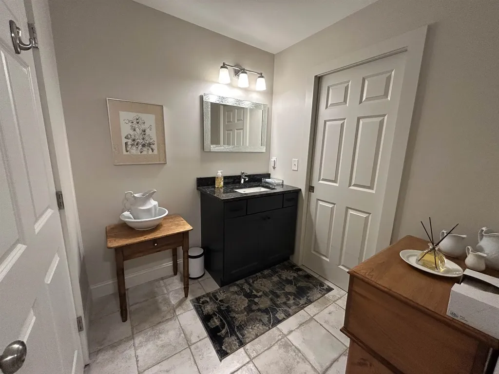 32 Apple Way Epping NH 03042