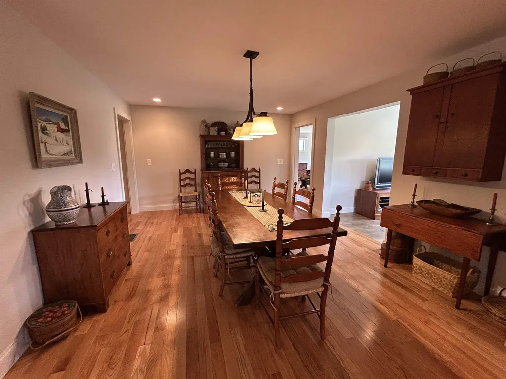 32 Apple Way Epping NH 03042
