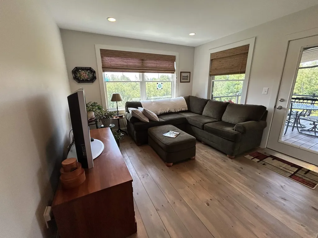 32 Apple Way Epping NH 03042