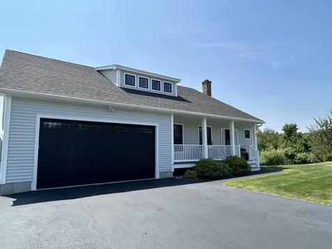 32 Apple Way Epping NH 03042