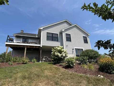 32 Apple Way Epping NH 03042