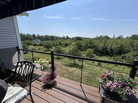 32 Apple Way Epping NH 03042