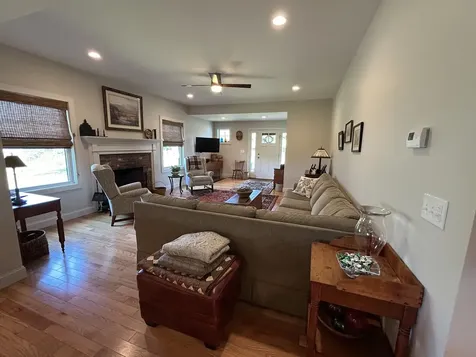 32 Apple Way Epping NH 03042