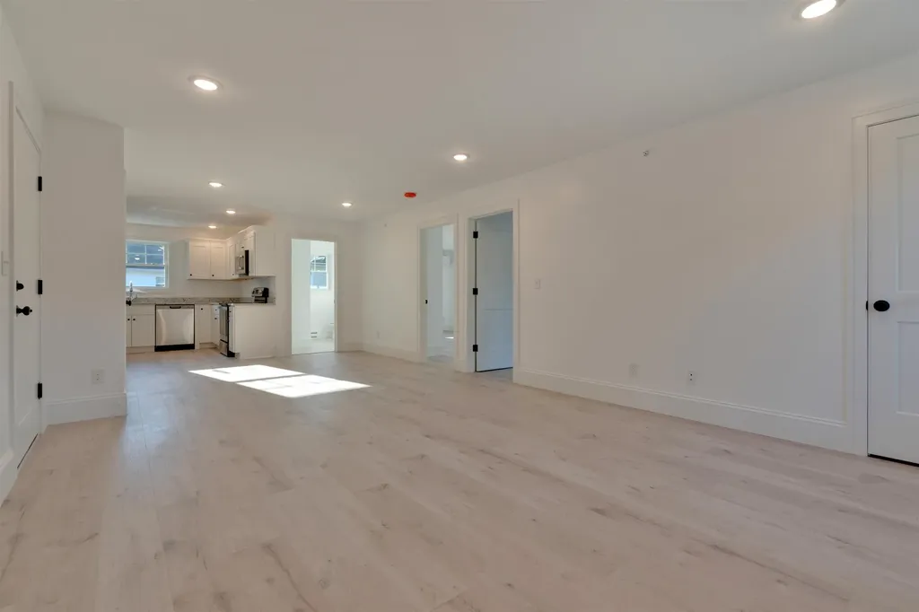 2 Cape Coral Way Rochester NH 03867