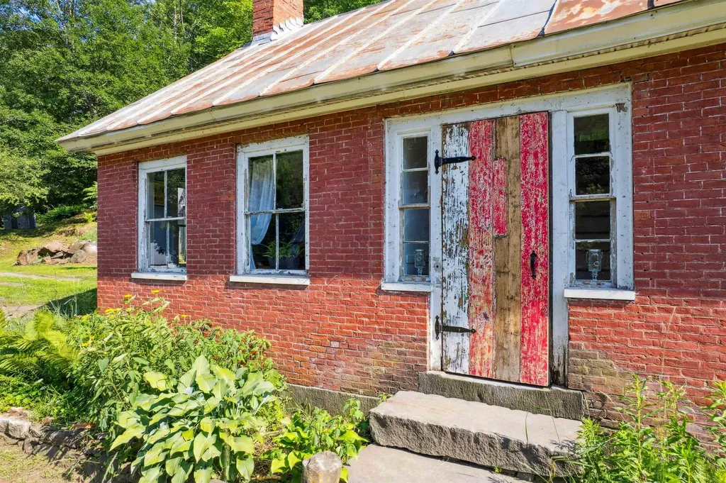 314 Vt Route 110 Tunbridge VT 05077