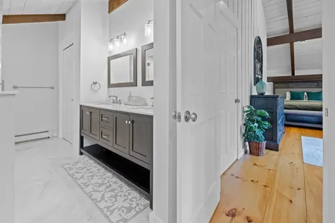 190 Vt Route 11 Peru VT 05152