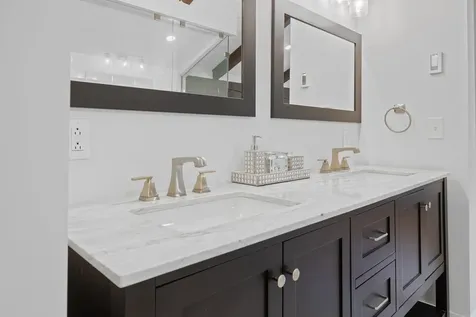 190 Vt Route 11 Peru VT 05152