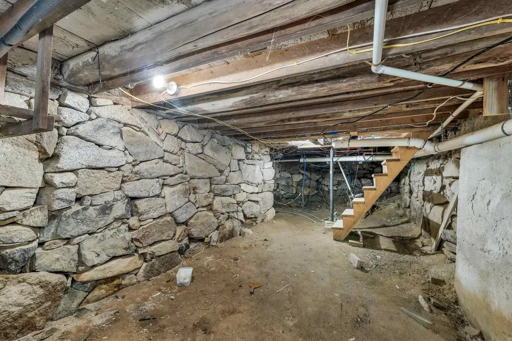 225 Simon Hill Road Effingham NH 03882