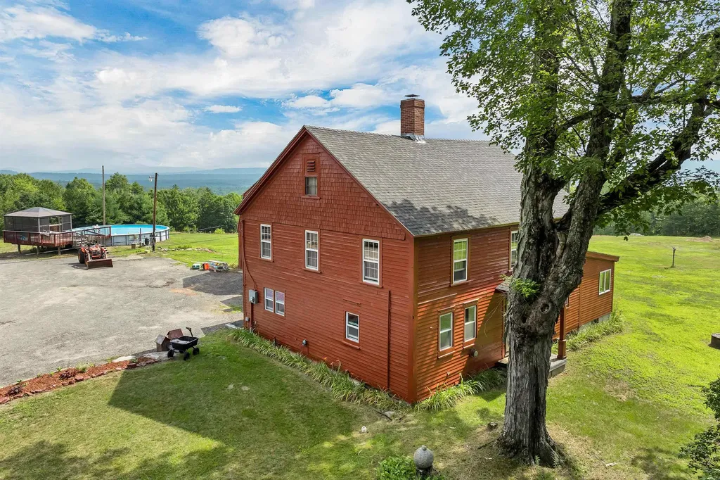 225 Simon Hill Road Effingham NH 03882