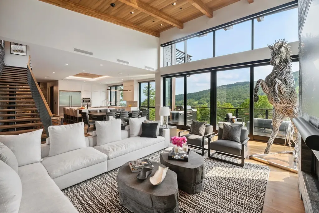 101 Switchback Lane Stowe VT 05672