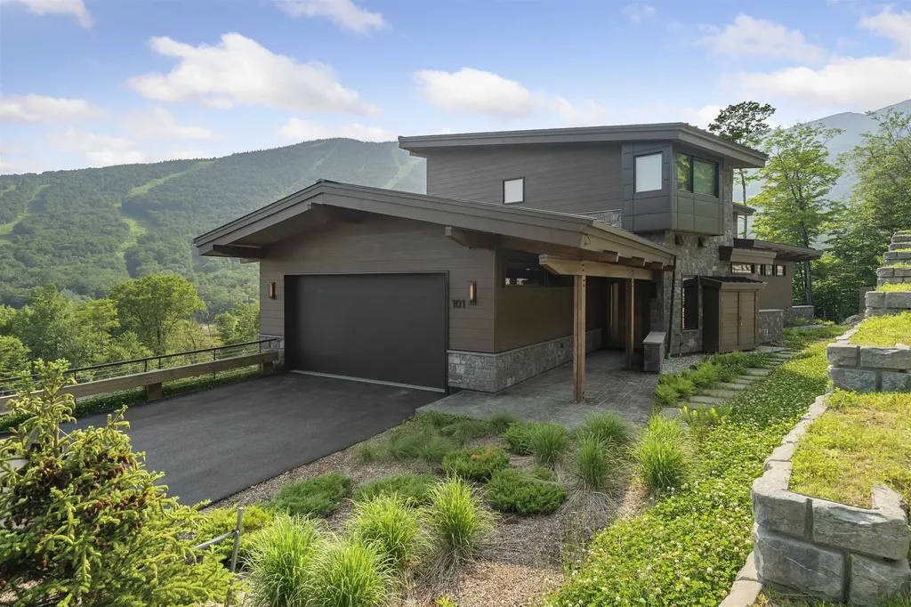 101 Switchback Lane Stowe VT 05672