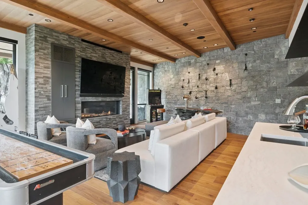 101 Switchback Lane Stowe VT 05672