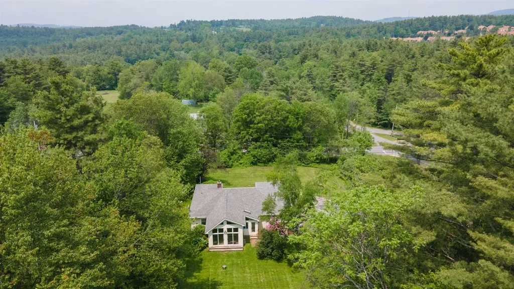 16 Knights Hill Road New London NH 03257