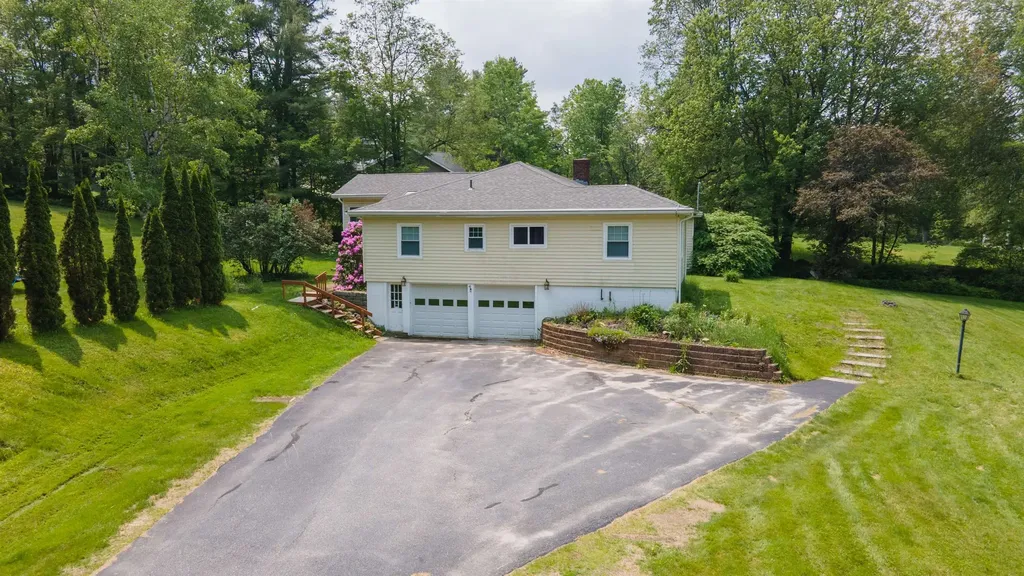 16 Knights Hill Road New London NH 03257