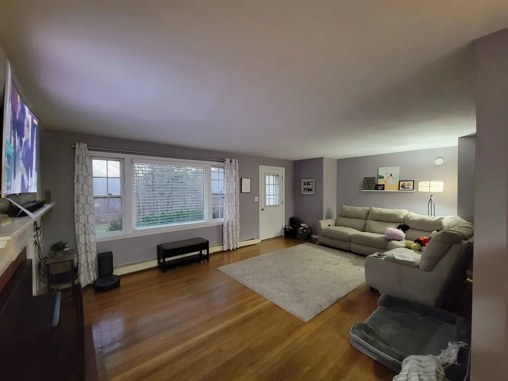 16 Knights Hill Road New London NH 03257