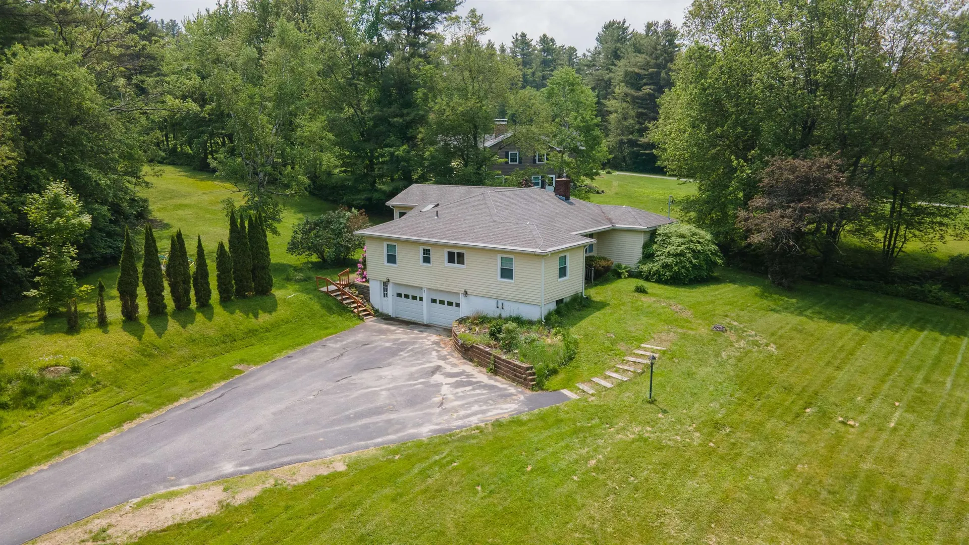 16 Knights Hill Road New London NH 03257