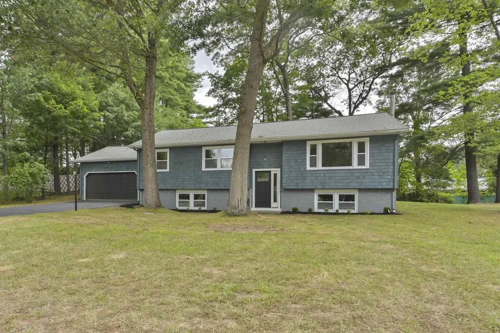 11 Cottonwood Drive Hudson NH 03051