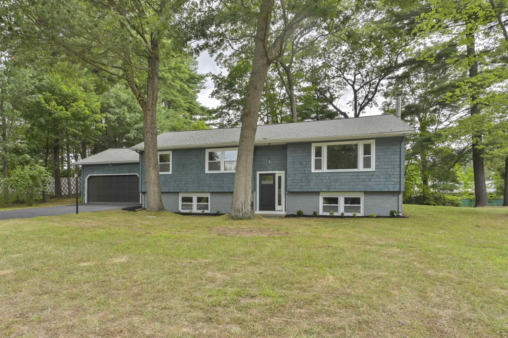 11 Cottonwood Drive Hudson NH 03051