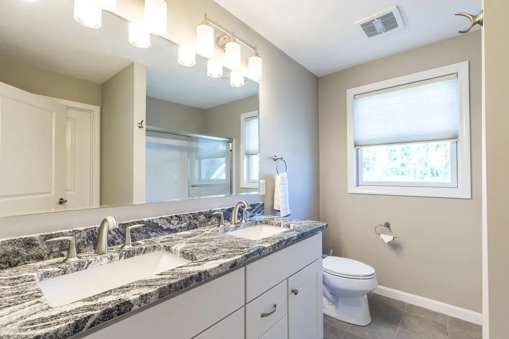 6 Chadwick Circle Windham NH 03087