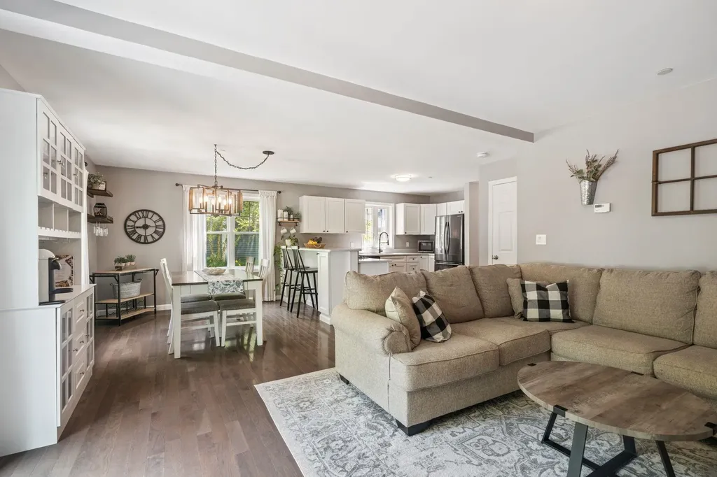 171 Knollwood Way Manchester NH 03102