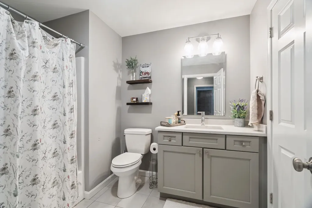 171 Knollwood Way Manchester NH 03102