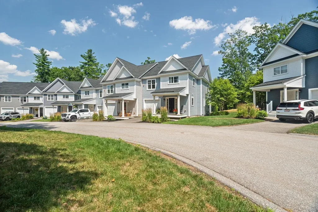 171 Knollwood Way Manchester NH 03102