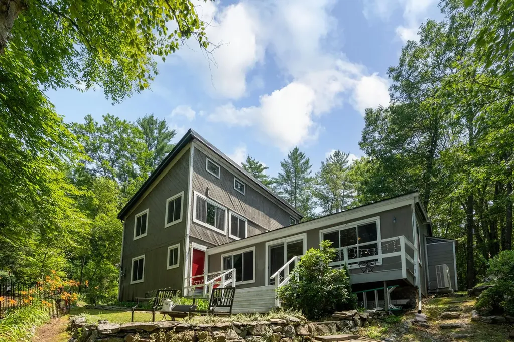 33 New Hampshire Drive Webster NH 03303