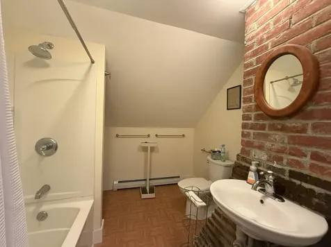 85 Browns Road Newfane VT 05345