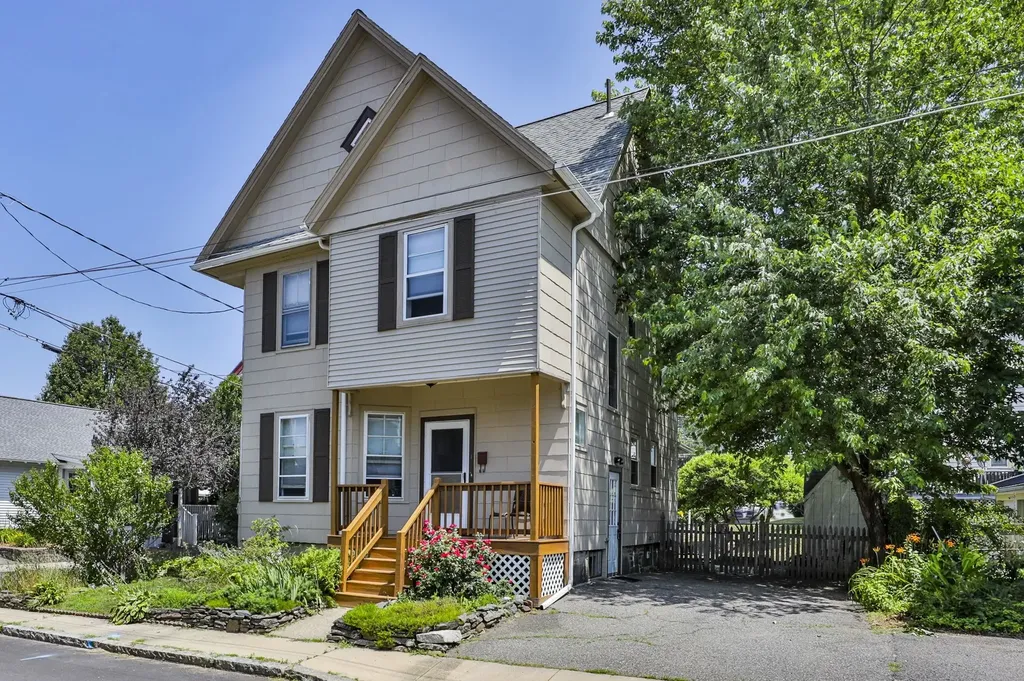 4 Arlington Avenue Nashua NH 03060