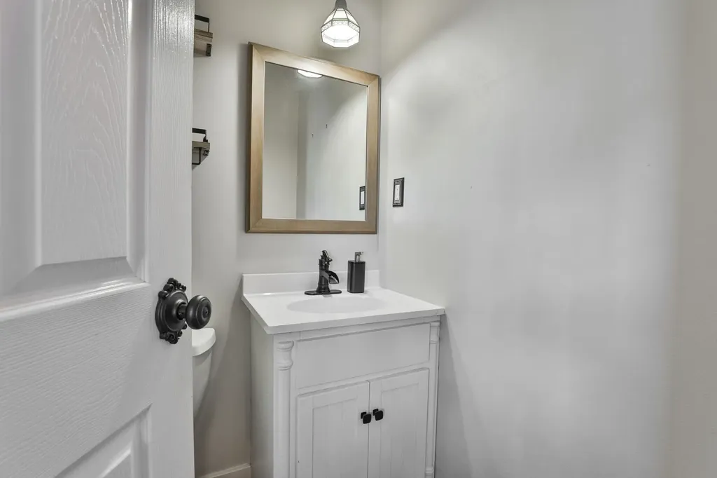 4 Arlington Avenue Nashua NH 03060