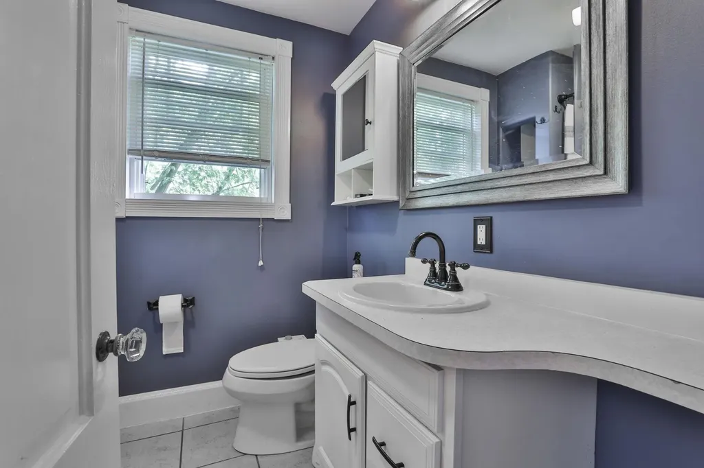 4 Arlington Avenue Nashua NH 03060
