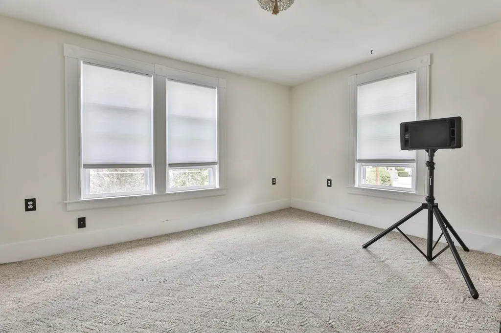 4 Arlington Avenue Nashua NH 03060