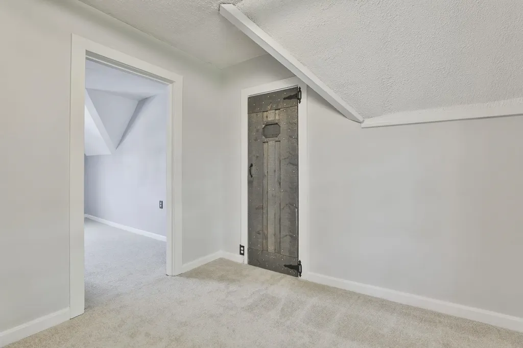 4 Arlington Avenue Nashua NH 03060