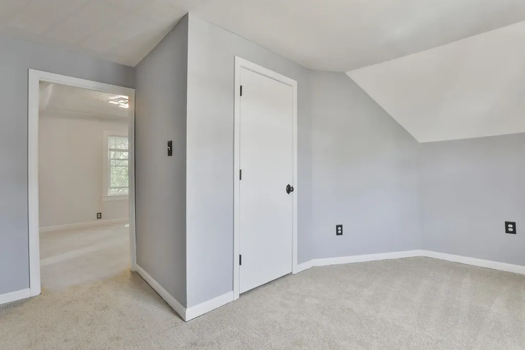 4 Arlington Avenue Nashua NH 03060