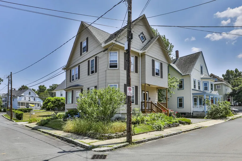 4 Arlington Avenue Nashua NH 03060