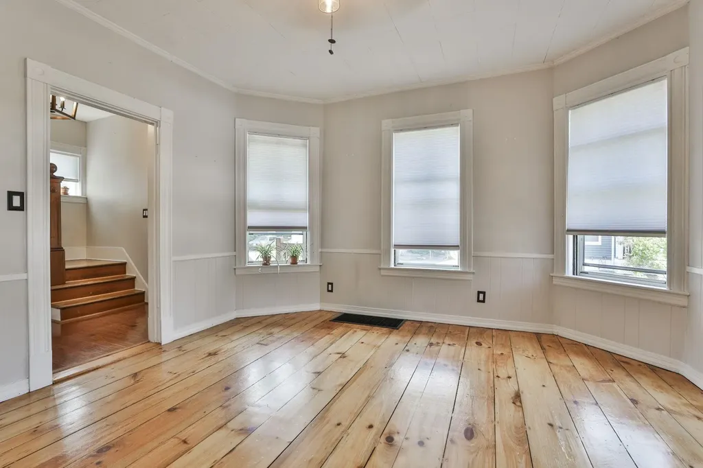 4 Arlington Avenue Nashua NH 03060