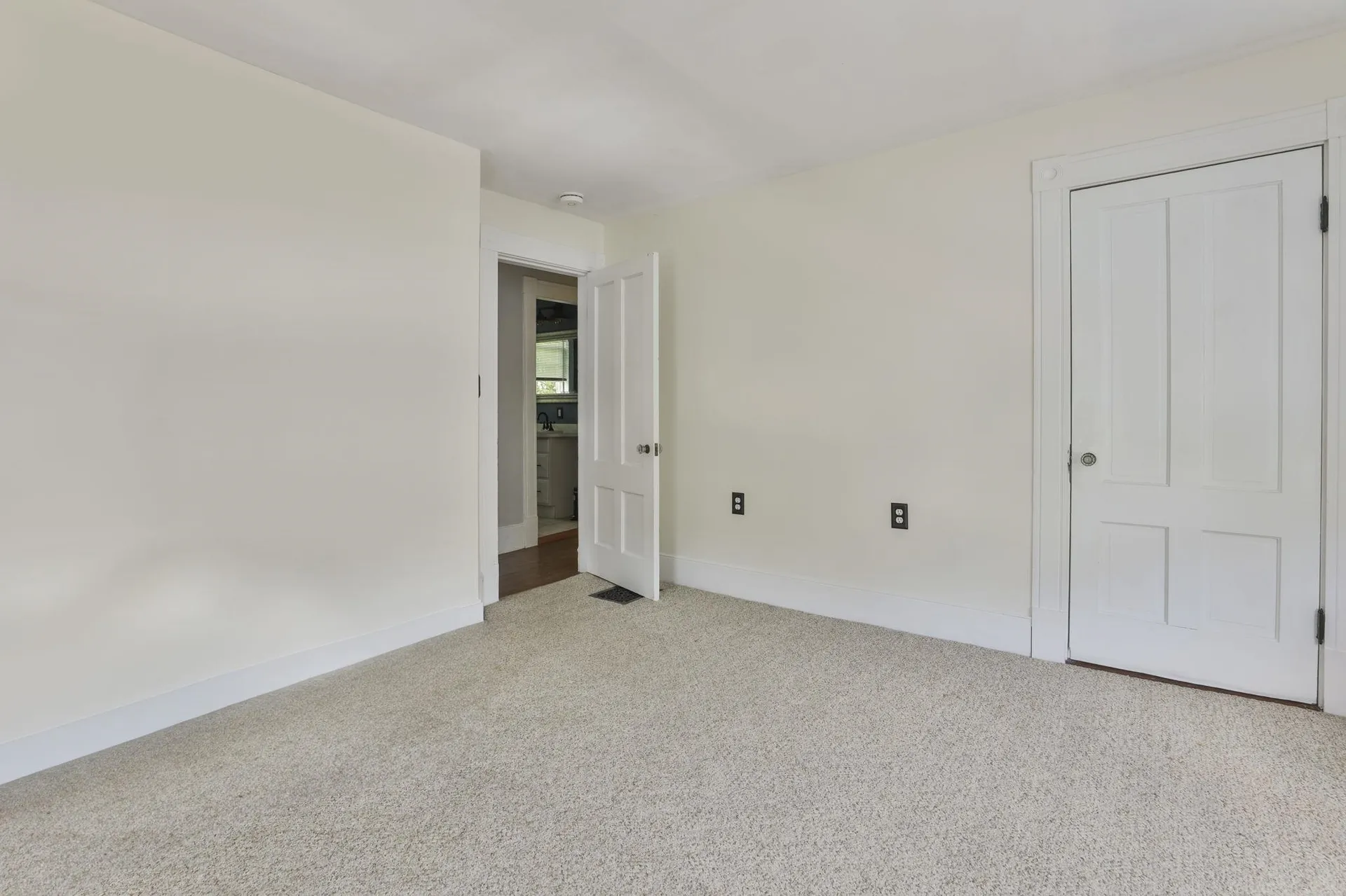 4 Arlington Avenue Nashua NH 03060