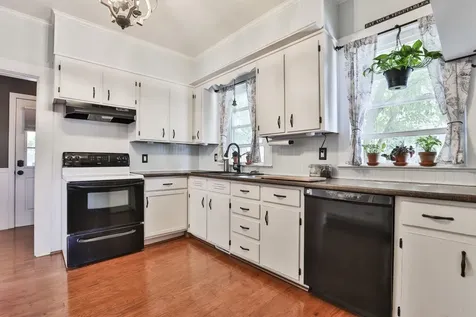 4 Arlington Avenue Nashua NH 03060