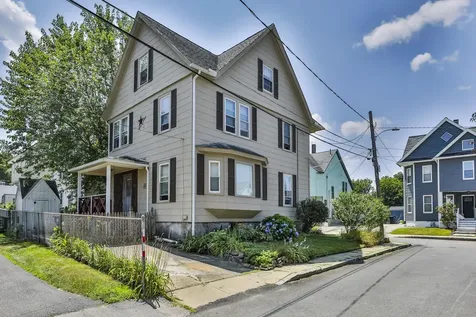4 Arlington Avenue Nashua NH 03060