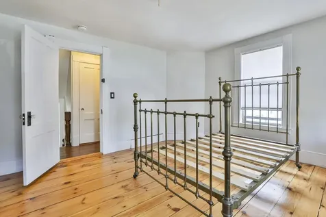 4 Arlington Avenue Nashua NH 03060