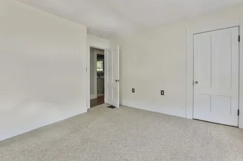 4 Arlington Avenue Nashua NH 03060