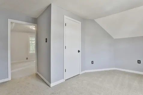 4 Arlington Avenue Nashua NH 03060