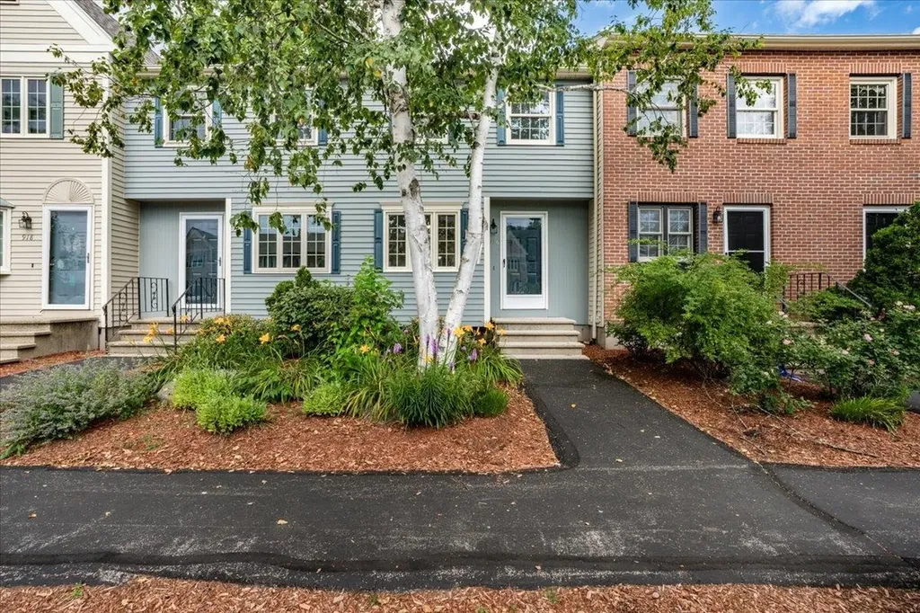 916 Fox Hollow Drive Hudson NH 03051