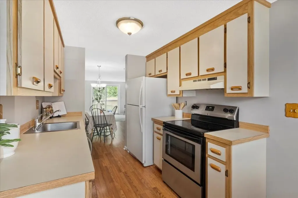 916 Fox Hollow Drive Hudson NH 03051