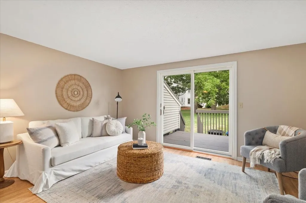 916 Fox Hollow Drive Hudson NH 03051