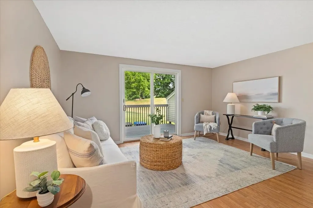 916 Fox Hollow Drive Hudson NH 03051
