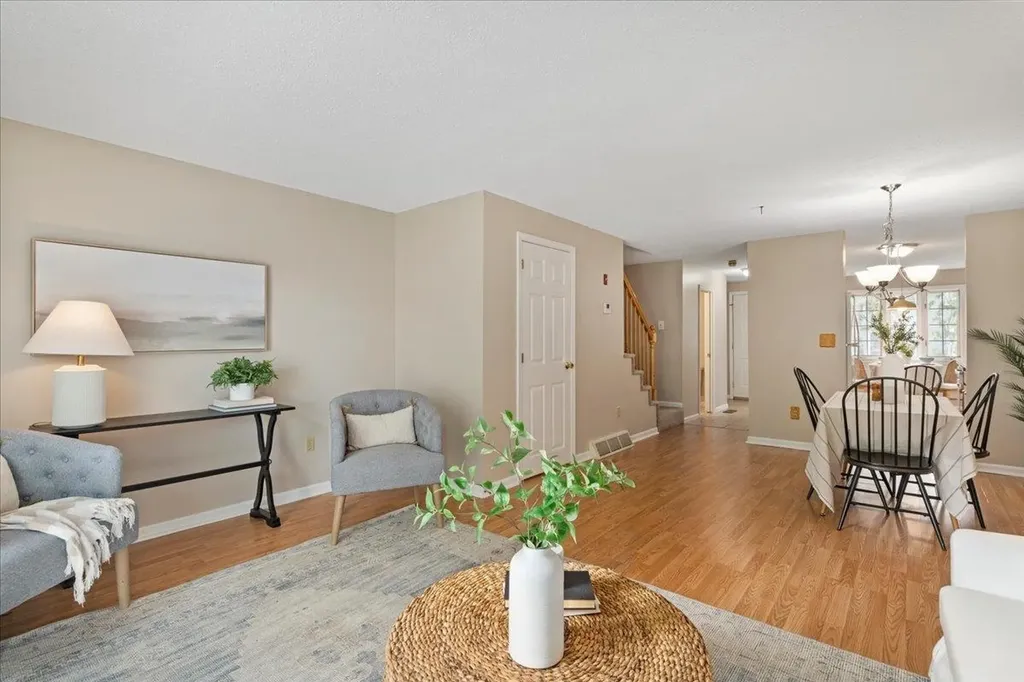 916 Fox Hollow Drive Hudson NH 03051