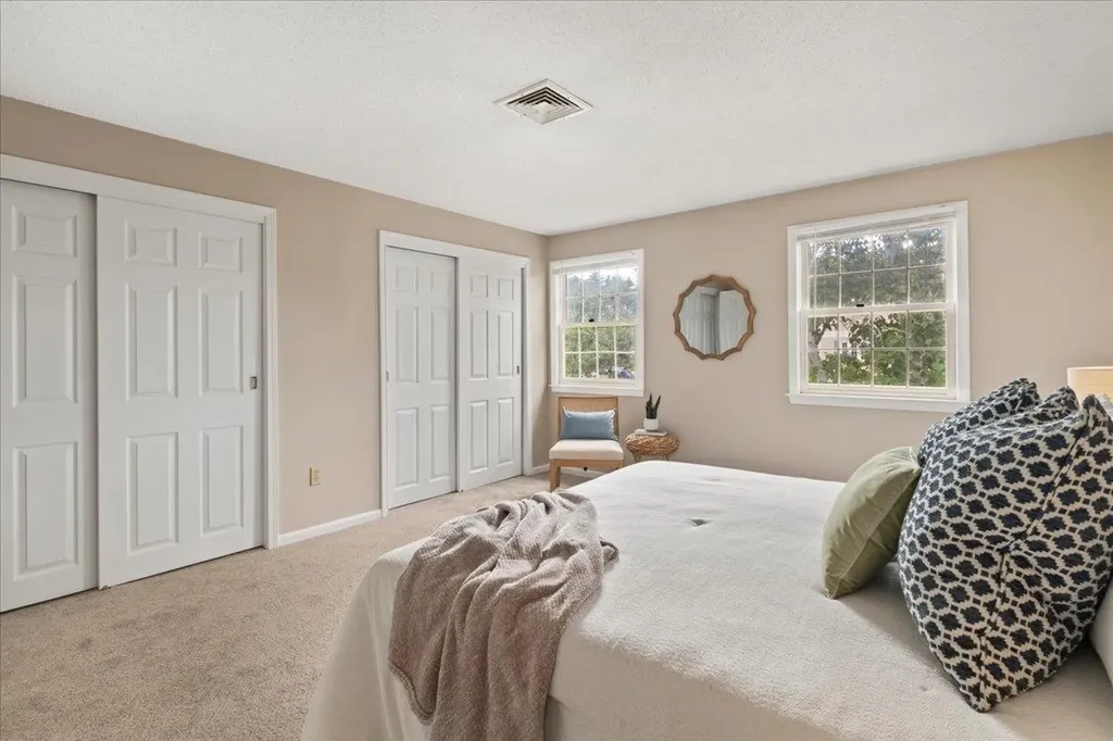 916 Fox Hollow Drive Hudson NH 03051