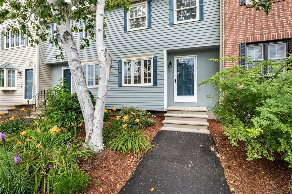 916 Fox Hollow Drive Hudson NH 03051